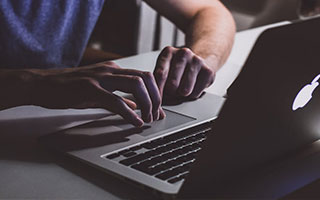 杠杆炒股配资:股票在哪家证券公司开户好-净流入站上万亿港元关口 南向资金改变港股投资生态